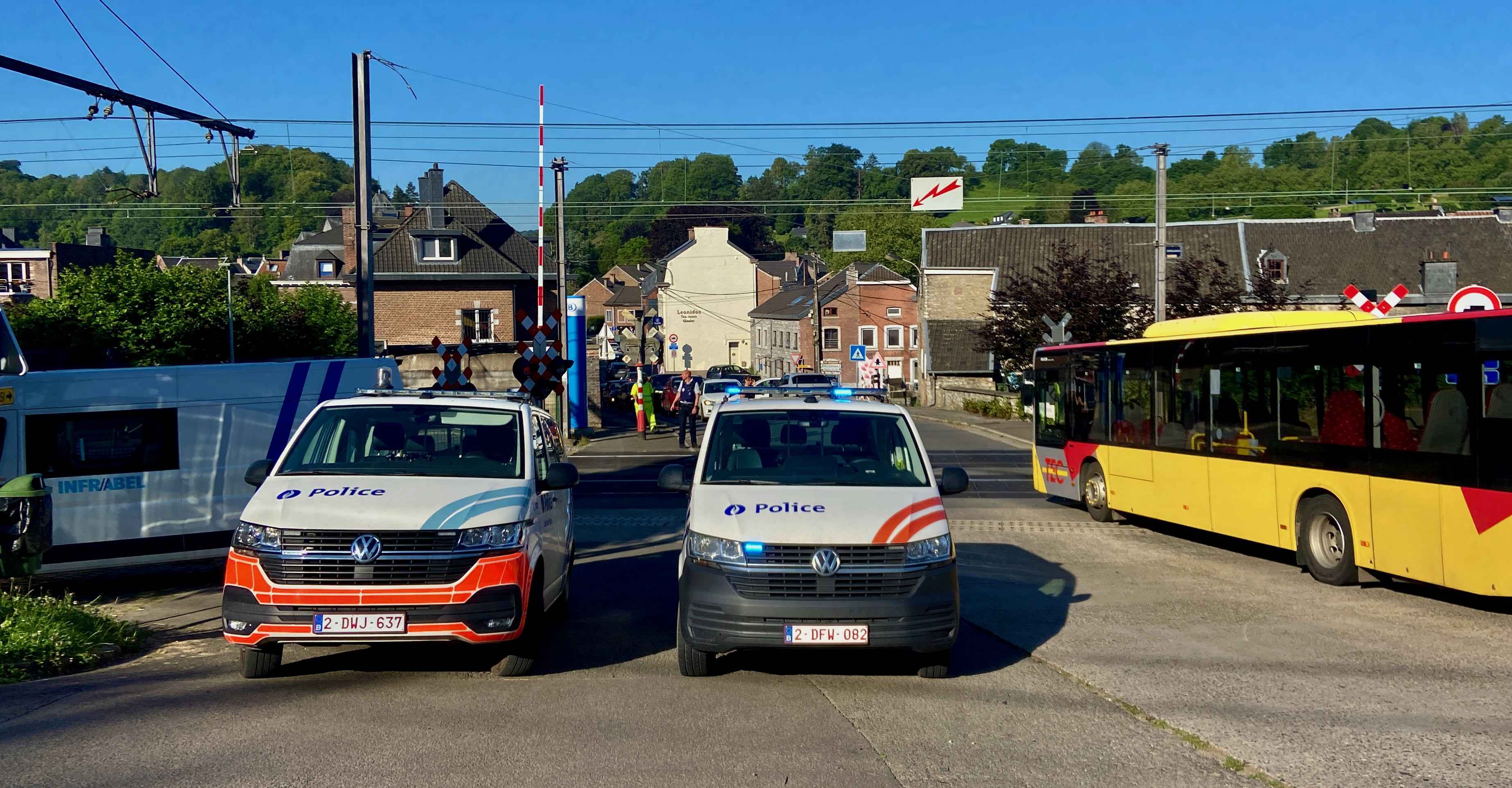 Barrière cassée au passage à niveau à Theux: embouteillages jusqu'à l'E42