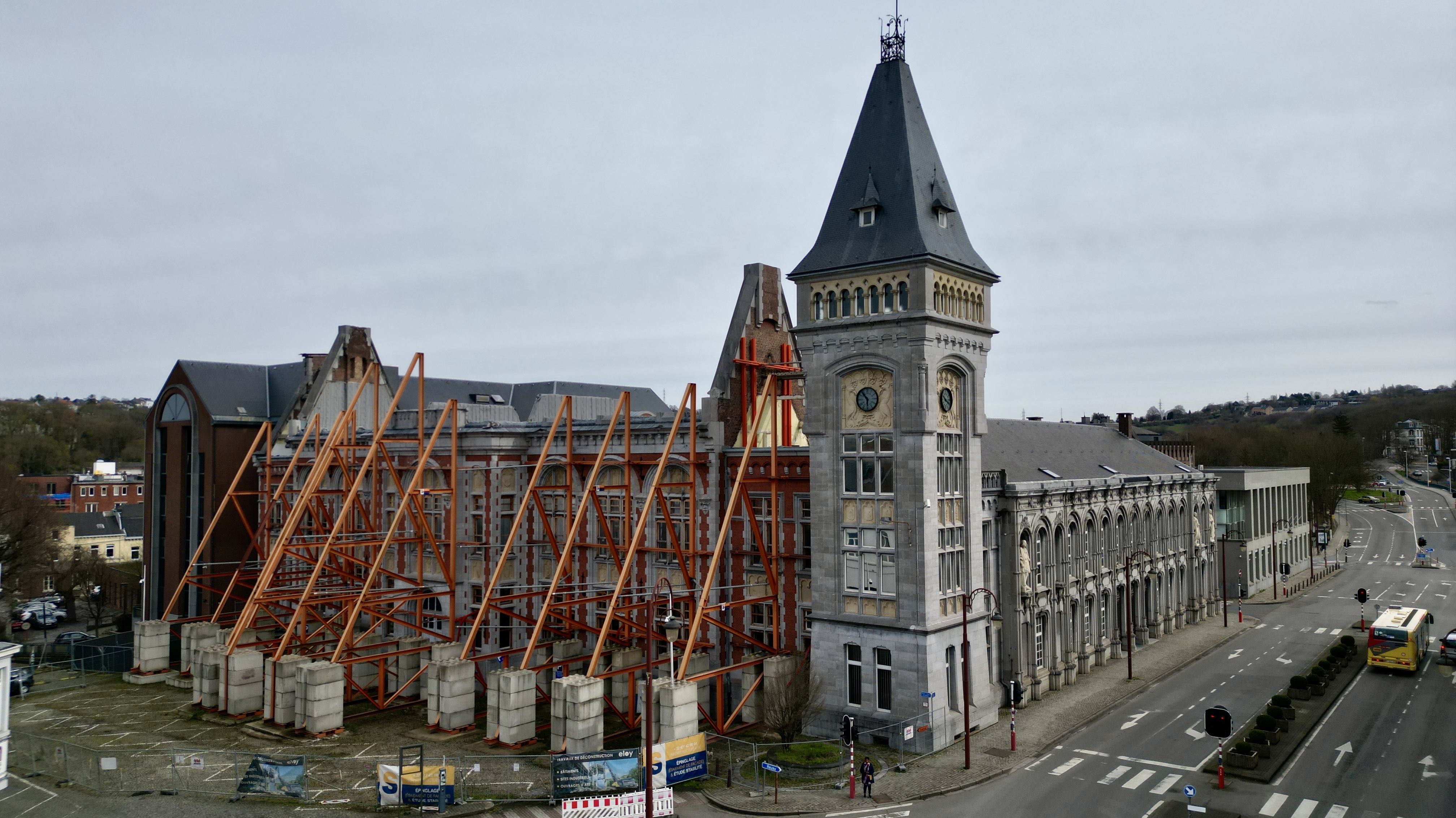 Quatre hommes poursuivis pour incendie criminel d’une voiture à Verviers