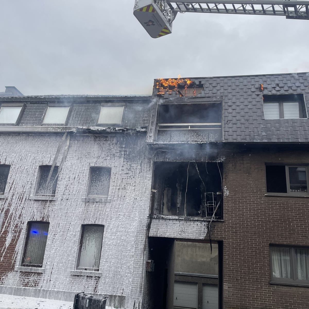 Un incendie se déclare dans un immeuble à appartements à Aubel