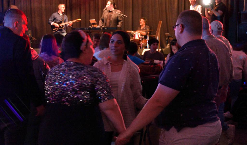 Burnenville: une Groove Party délirante pour près de 200 personnes en situation de handicap