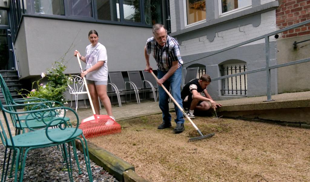 Limbourg : des jeunes au travail dans leur commune