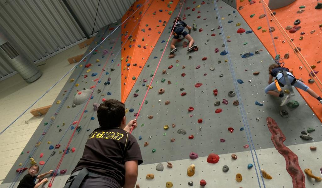 L'escalade, un sport qui grimpe!