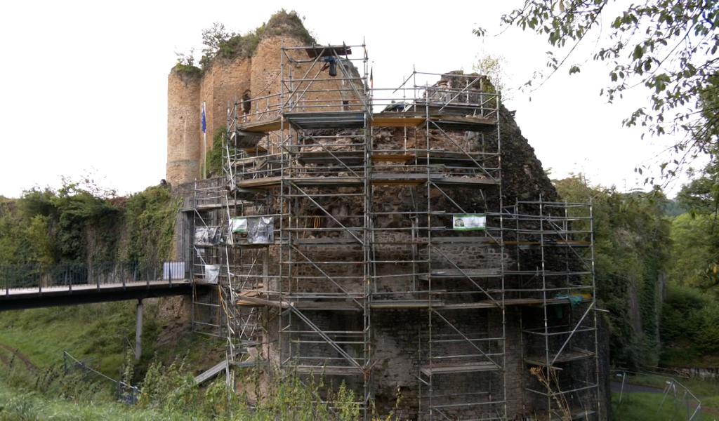 Portes ouvertes au château de Franchimont avec les travaux en toile de fond