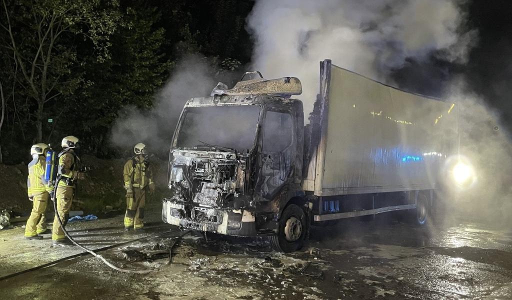 Un camion a totalement pris feu ce matin à Olne