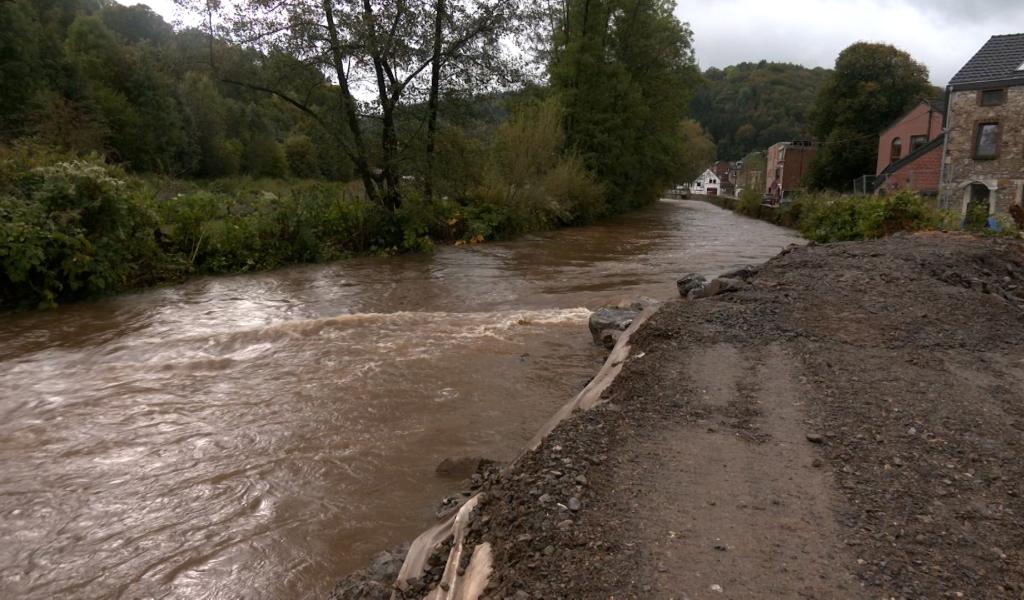 Theux : la rue de la Hoëgne inondée pendant la nuit