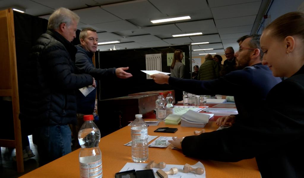 Du monde et de la bonne humeur dans les bureaux de vote ce matin