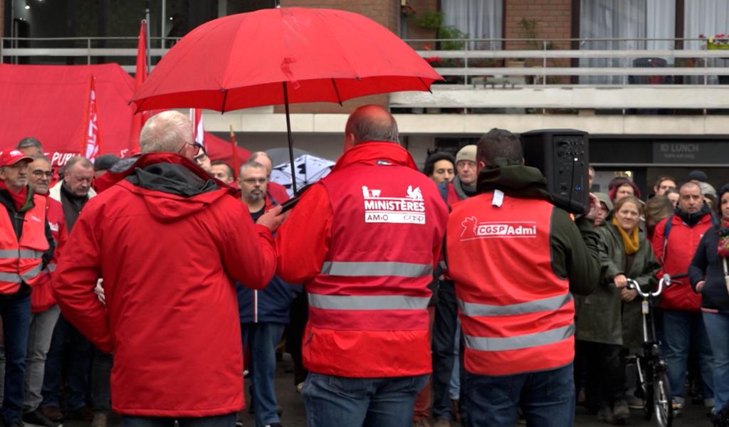 Tracts et manif pour préserver le régime statutaire des fonctionnaires