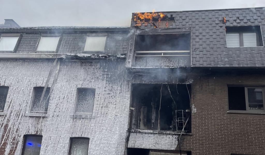 Un incendie se déclare dans un immeuble à appartements à Aubel