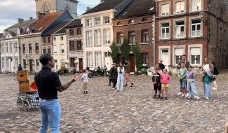 La nuit romantique dans le vieux village de Limbourg