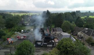 Incendie à Tiège : un expert mandaté par le Parquet présent sur les lieux