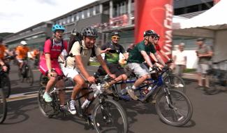 Des milliers de vélos sur le bitume du circuit de Spa-Francorchamps!