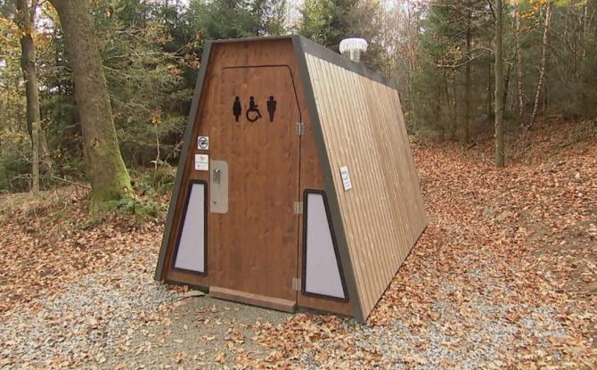 Une première toilette biologique installée au lac de Bütgenbach