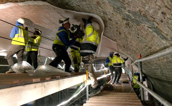 Stoumont : un traitement anti-stalactites dans le tunnel ferroviaire de Cheneux